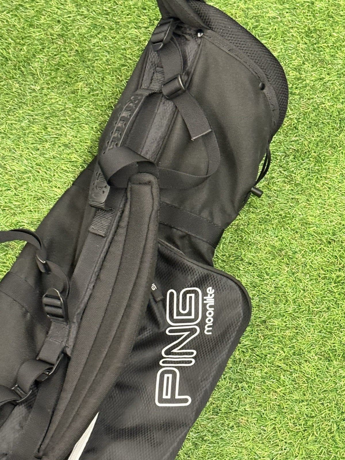 PING Moonlite Carry Bag Black | Lightweight 2-Way Divider | Walking Golf Bag