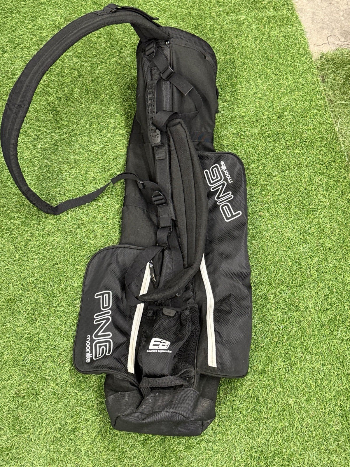 PING Moonlite Carry Bag Black | Lightweight 2-Way Divider | Walking Golf Bag